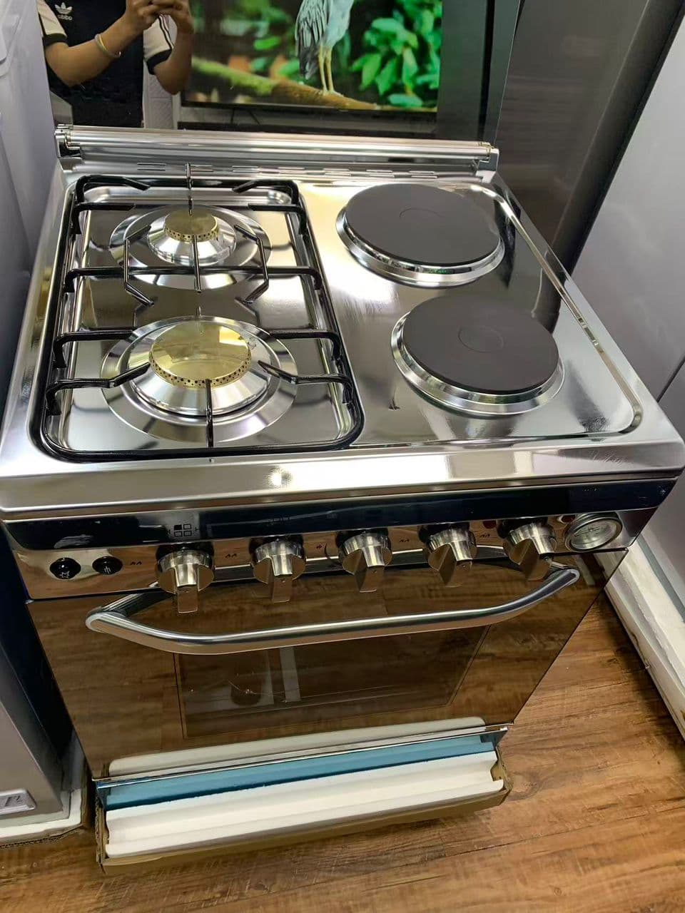 4BURNER STOVE WITH OVEN
