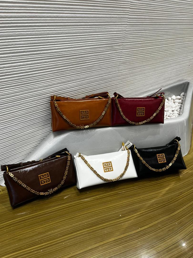 VERSATILE SHOULDER BAG